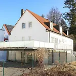 Cruwzo - Modern Centrally Located Apartment With Parking
