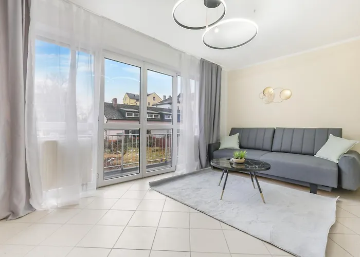 Cruwzo - Modern Centrally Located Apartment With Parking