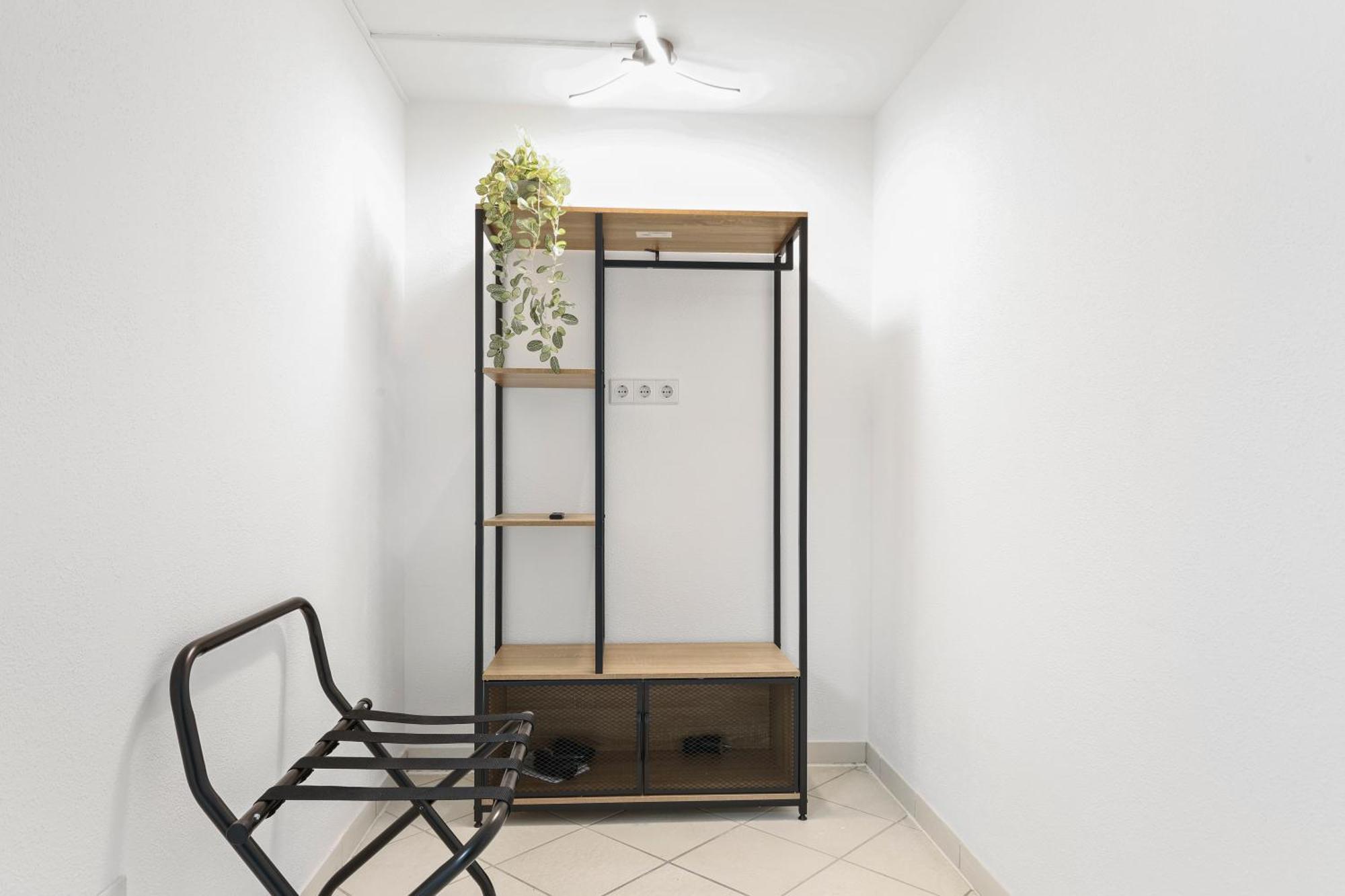 Apartment Cruwzo - Modern Centrally Located With Parking *